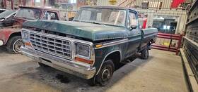 Ford Truck 400-01673a Manual Transmission 4 Speed 4wd 4x4 Fits 73-79 F250 Pickup 1163474