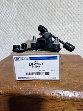Lincoln 6l1z-5359-b Navigator Nos Air Suspension Left Frt Sensor #6l1z-5359-b Oem In Box New