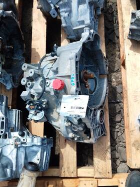 Saturn 12563101 2002-2003 Vue 5 Speed Manual Transmission Gear Box Oem
